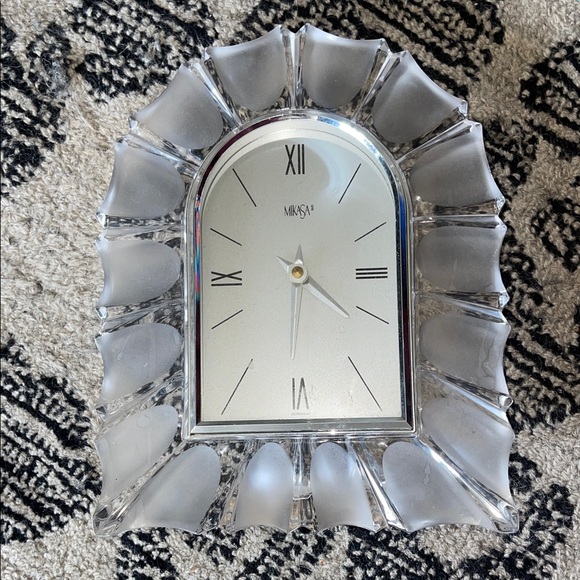 Mikasa Frosted Silver Wall Clock